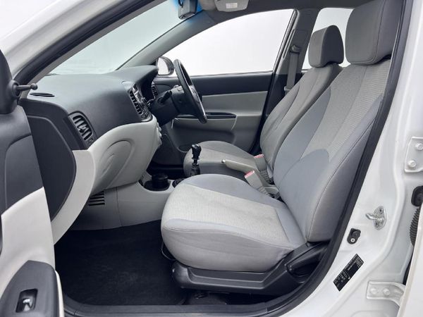 2010-Hyundai-Accent-16-GLS-HS image:4