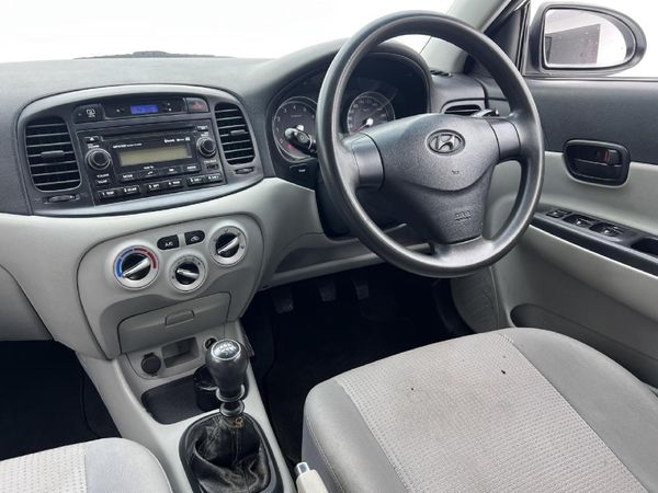 2010-Hyundai-Accent-16-GLS-HS image:5