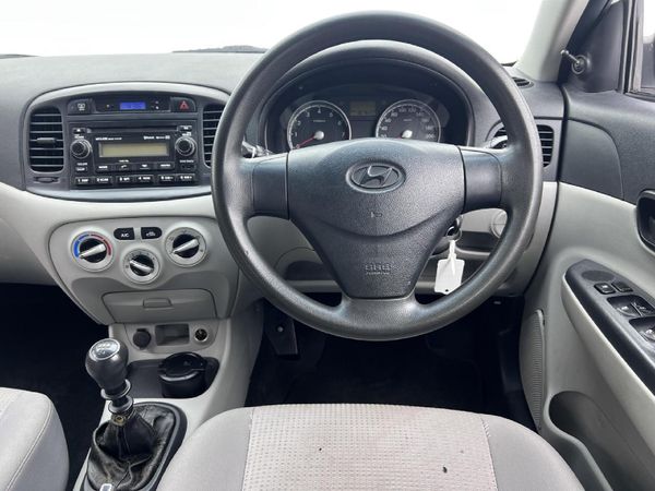 2010-Hyundai-Accent-16-GLS-HS image:6