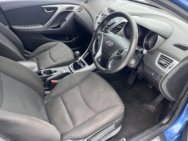 2015-Hyundai-Elantra-16-Premium image:12