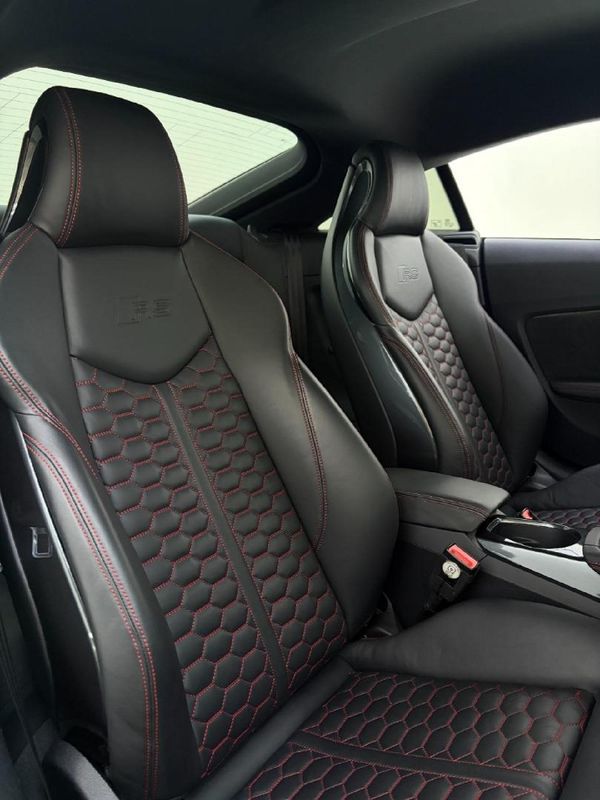 2022-Audi-TT-RS-Coupe-quattro-Auto-294kW image:17