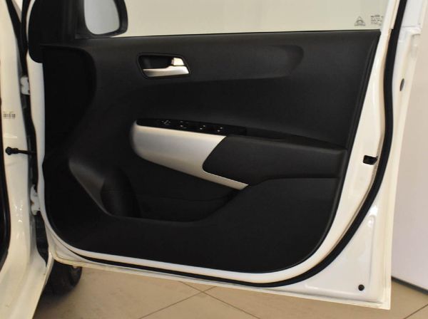 2022-Kia-Picanto-10-Street image:12