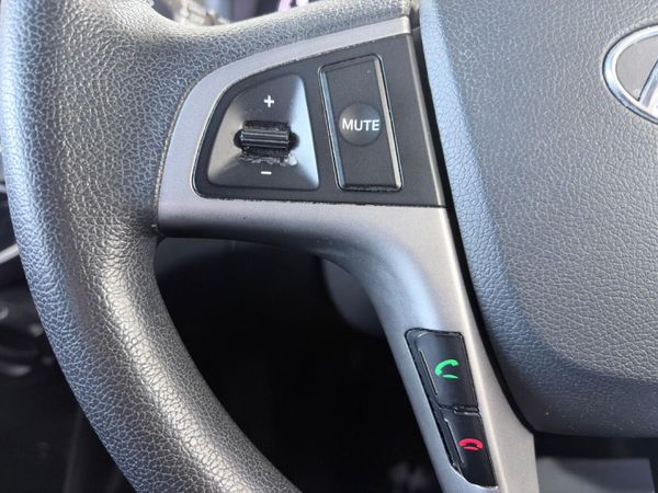 2017-Hyundai-Accent-16-GLS-Fluid-Auto image:16