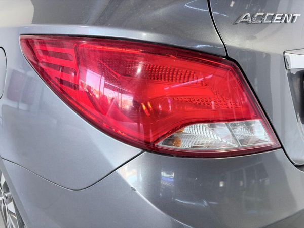 2017-Hyundai-Accent-16-GLS-Fluid-Auto image:19