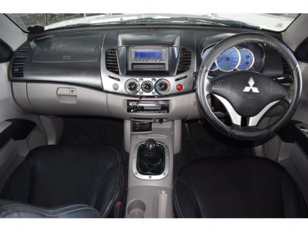 2011-Mitsubishi-Triton-24-MPi-Double-Cab image:12