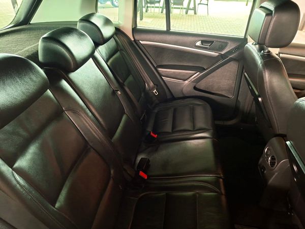 2012-Volkswagen-Tiguan-20-TDI-Sport-Style-4Motion-Auto image:9