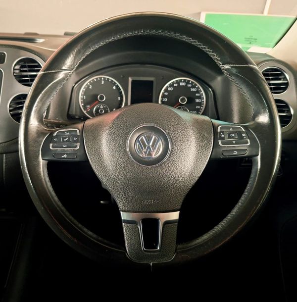 2012-Volkswagen-Tiguan-20-TDI-Sport-Style-4Motion-Auto image:13