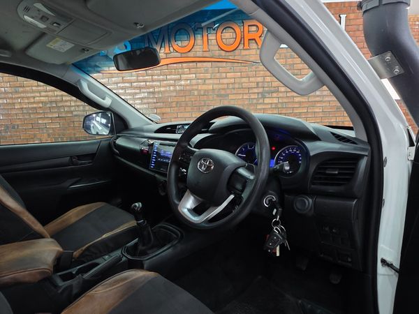 2017-Toyota-Hilux-24-GD-6-Raised-Body-SRX-Double-Cab image:5