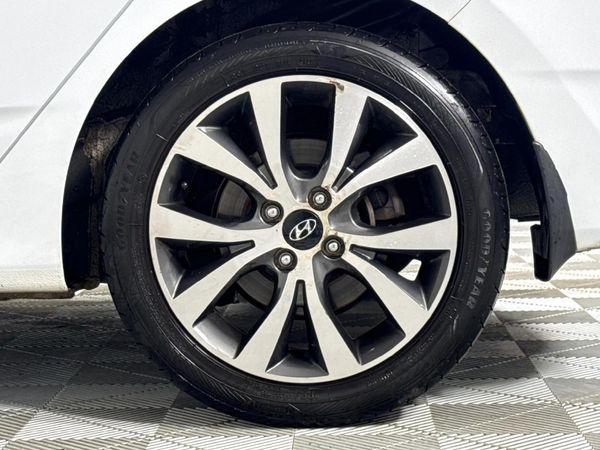 2018-Hyundai-Accent-16-Fluid-5-dr image:5
