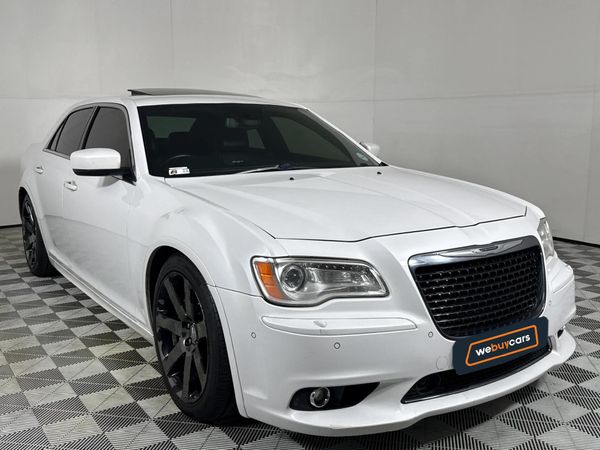 2013-Chrysler-300C-SRT8 image:9