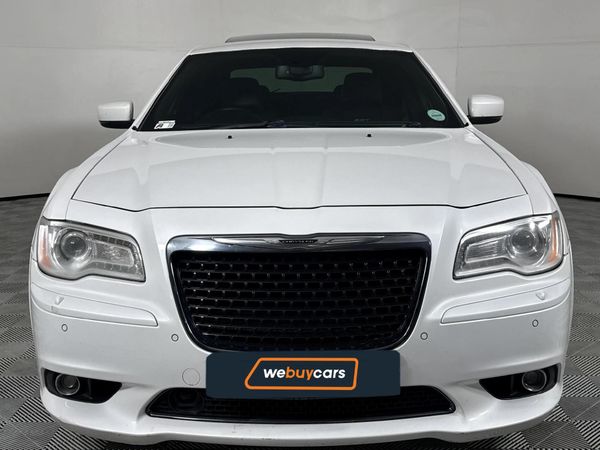 2013-Chrysler-300C-SRT8 image:8