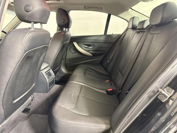 2017-BMW-3-Series-318i-Luxury-Line-Auto image:3