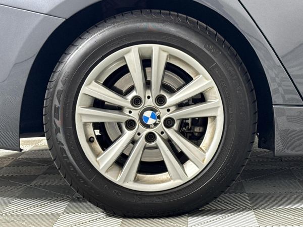 2017-BMW-3-Series-318i-Luxury-Line-Auto image:7