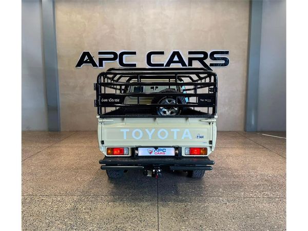 2023-Toyota-Land-Cruiser-79-45-D-Single-Cab image:4