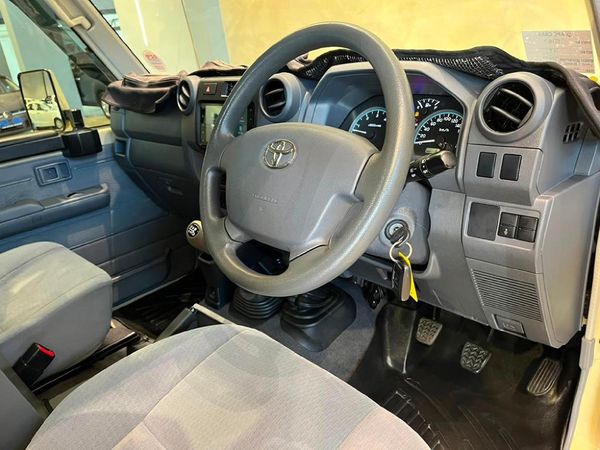 2023-Toyota-Land-Cruiser-79-45-D-Single-Cab image:5