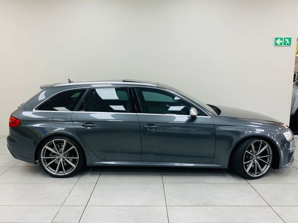 2014-Audi-RS4-Avant-quattro-Auto image:12