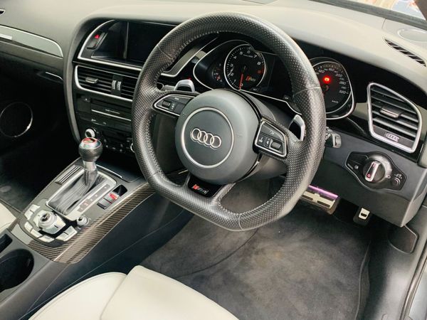 2014-Audi-RS4-Avant-quattro-Auto image:4