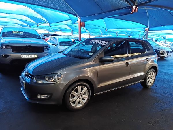 2012-Volkswagen-Polo-16-Comfortline-5-dr image:1