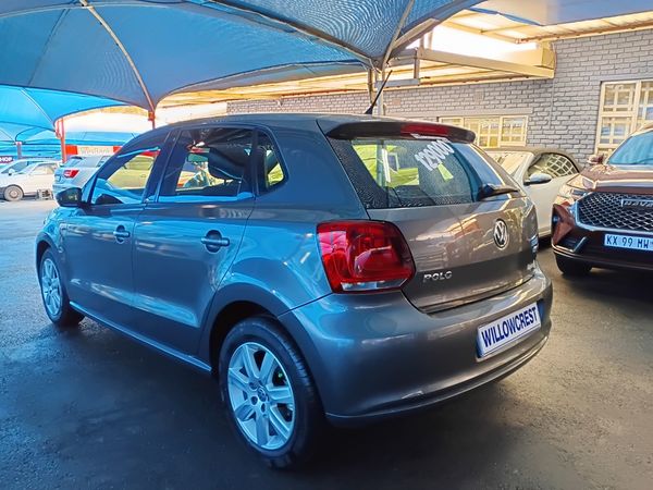 2012-Volkswagen-Polo-16-Comfortline-5-dr image:4