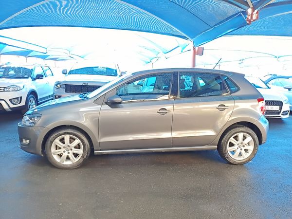 2012-Volkswagen-Polo-16-Comfortline-5-dr image:5