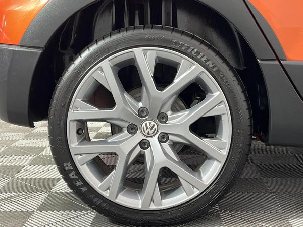 2020-Volkswagen-Polo-Vivo-16-Maxx-5-dr image:7