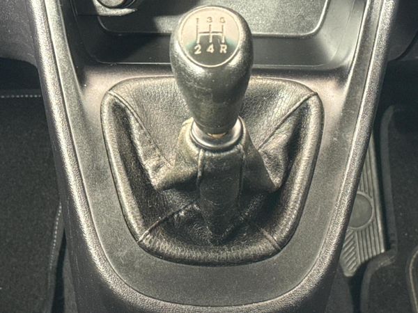 2010-Hyundai-i10-12-GLS image:10