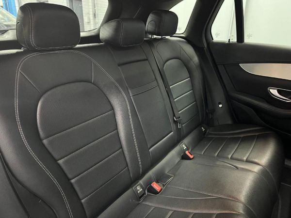 2015-Mercedes-Benz-GLC-300 image:9