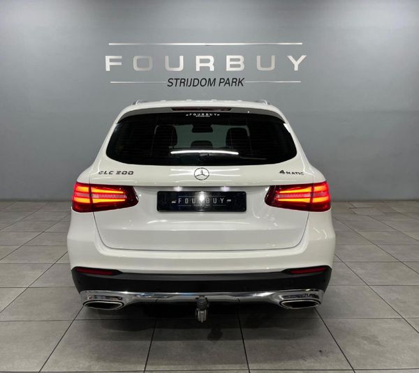 2015-Mercedes-Benz-GLC-300 image:6