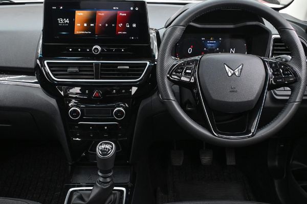 2026-Mahindra-XUV-3XO-12T-AX5 image:8