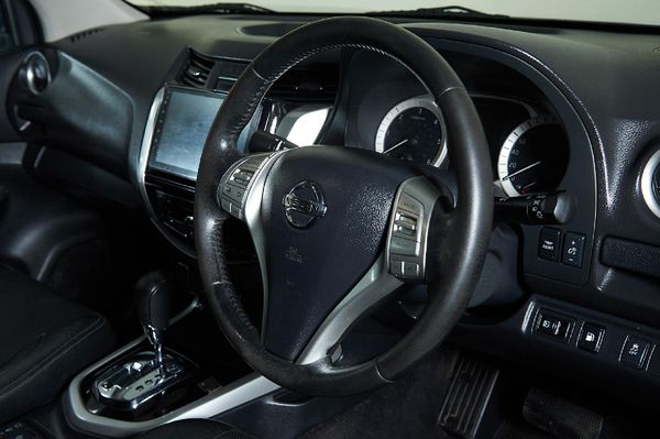 2017-Nissan-Navara-23D-LE-4x4-Auto-Double-Cab image:10