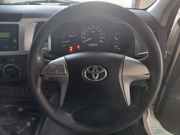 2012-Toyota-Hilux-25-D-4D-SRX-4x4-Double-Cab image:12