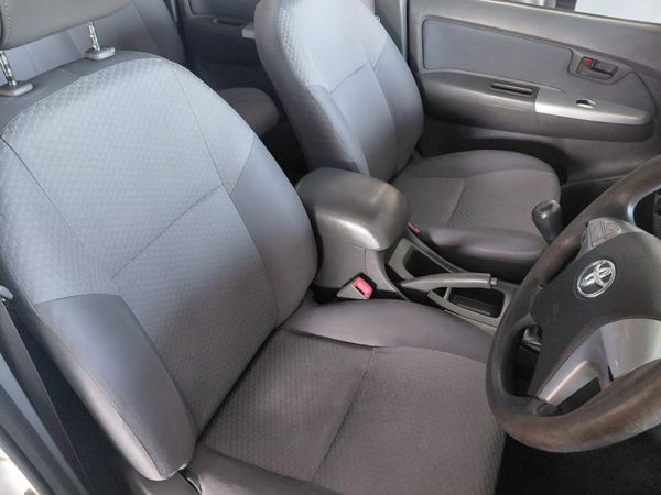 2012-Toyota-Hilux-25-D-4D-SRX-4x4-Double-Cab image:7