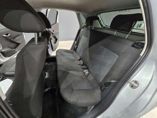 2021-Volkswagen-Polo-Vivo-14-Comfortline-5-dr image:15