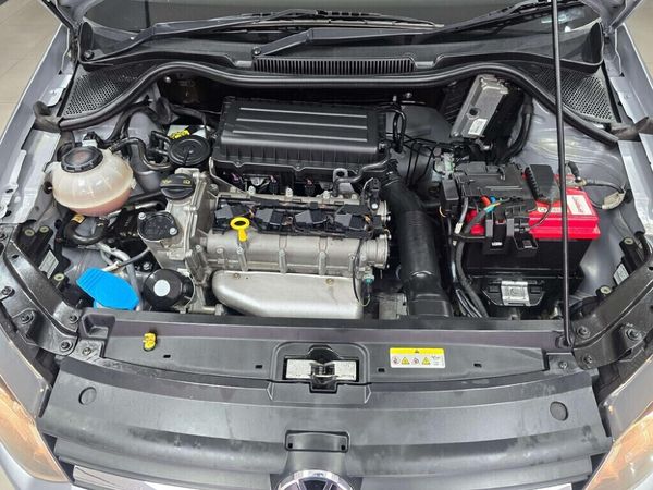 2021-Volkswagen-Polo-Vivo-14-Comfortline-5-dr image:5