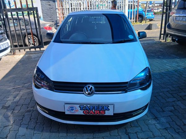 2014-Volkswagen-Polo-Vivo-16-5-dr image:1