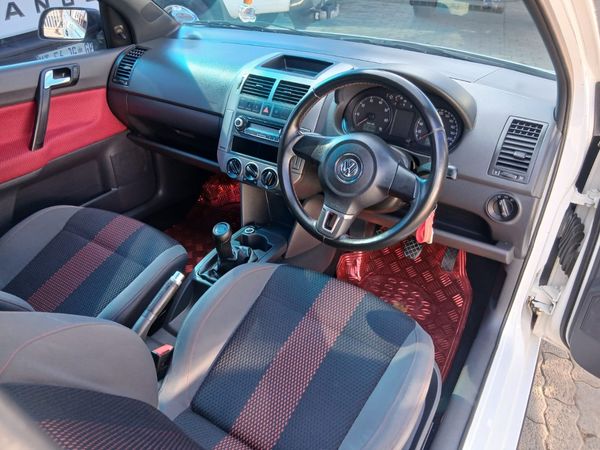 2014-Volkswagen-Polo-Vivo-16-5-dr image:5