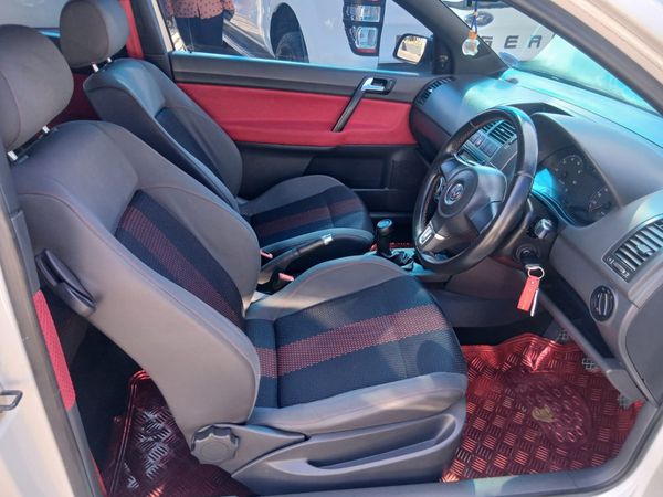 2014-Volkswagen-Polo-Vivo-16-5-dr image:6