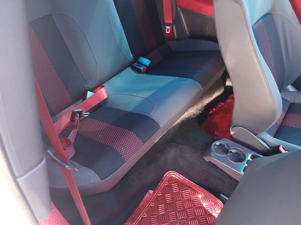 2014-Volkswagen-Polo-Vivo-16-5-dr image:8