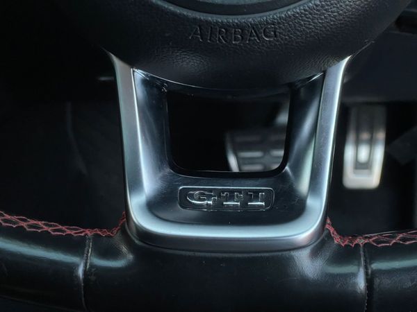 2014-Volkswagen-Golf-VII-GTI-20-TSI-Auto image:9