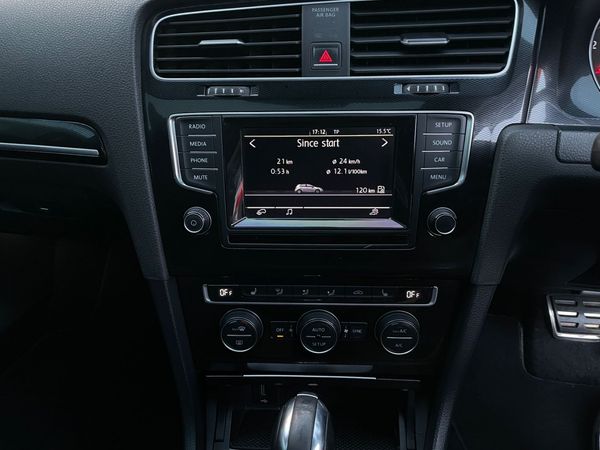 2014-Volkswagen-Golf-VII-GTI-20-TSI-Auto image:10
