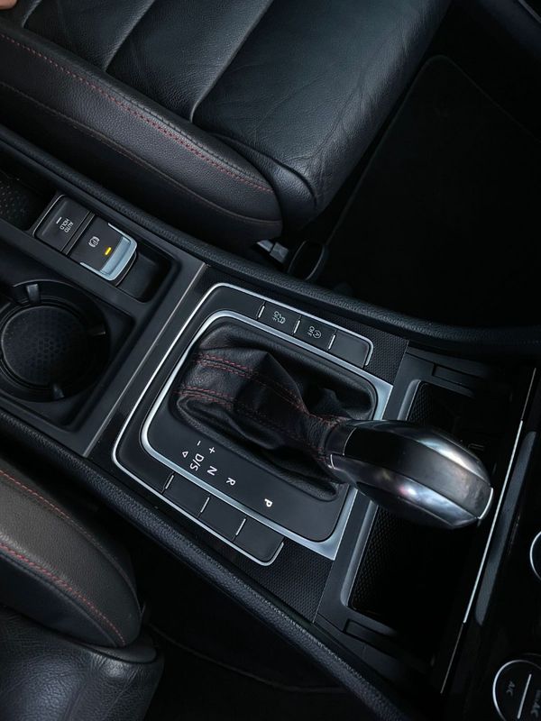 2014-Volkswagen-Golf-VII-GTI-20-TSI-Auto image:13