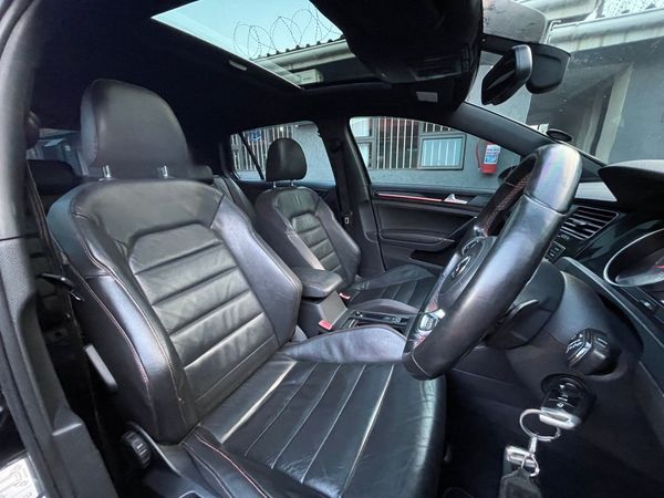 2014-Volkswagen-Golf-VII-GTI-20-TSI-Auto image:16