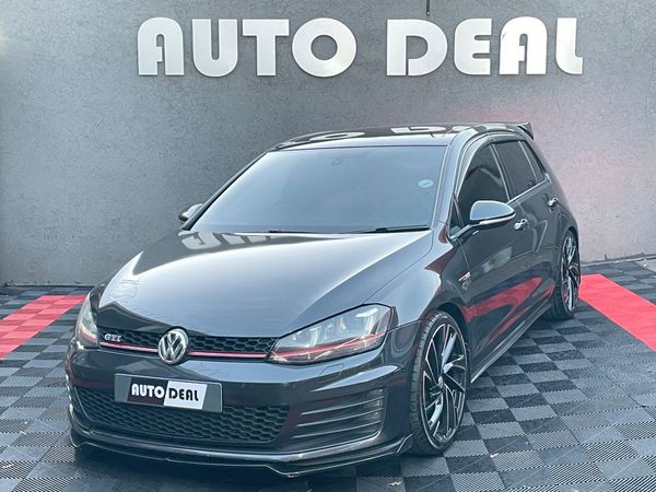 2014-Volkswagen-Golf-VII-GTI-20-TSI-Auto image:1