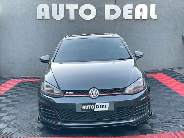 2014-Volkswagen-Golf-VII-GTI-20-TSI-Auto image:2