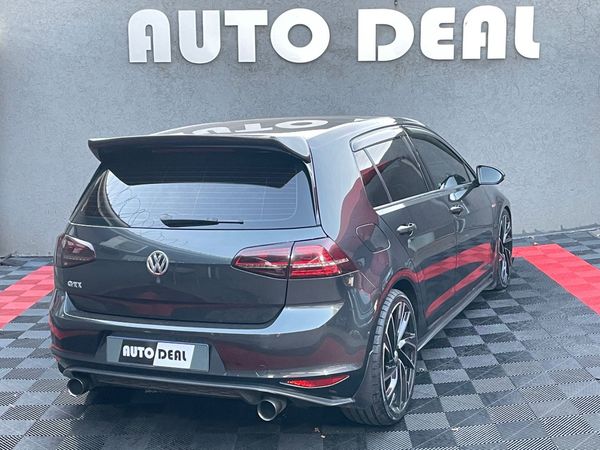 2014-Volkswagen-Golf-VII-GTI-20-TSI-Auto image:3
