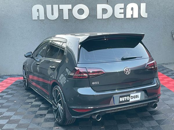 2014-Volkswagen-Golf-VII-GTI-20-TSI-Auto image:4