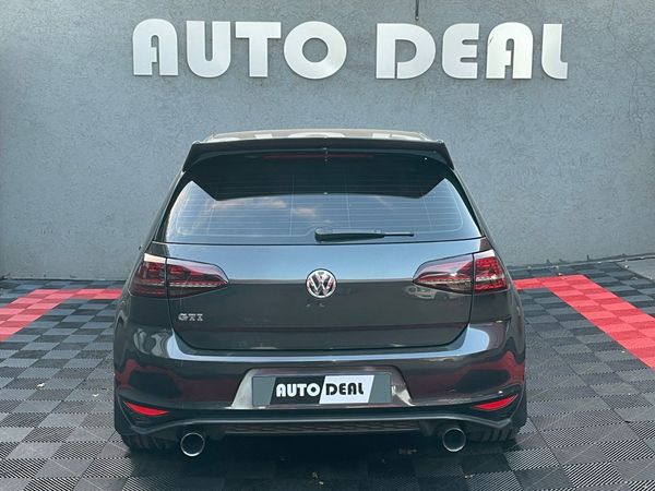 2014-Volkswagen-Golf-VII-GTI-20-TSI-Auto image:5