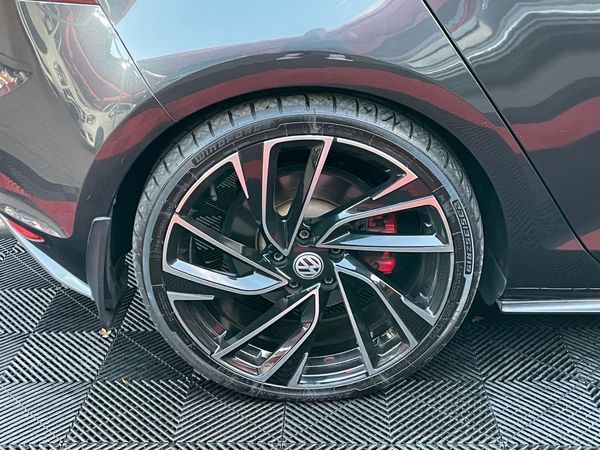 2014-Volkswagen-Golf-VII-GTI-20-TSI-Auto image:6