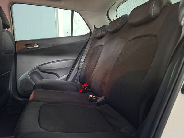 2015-Hyundai-Grand-i10-2015-Hyundai-Grand-i10-125-Fluid-Auto image:9