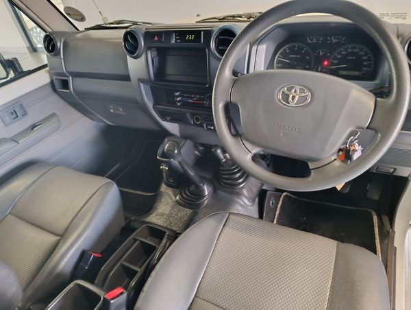 2018-Toyota-Land-Cruiser-79-42-D-Single-Cab image:13